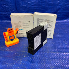 Load image into Gallery viewer, Siemens 3RP1512-1AQ30 Time Relay, *Lot of (2) Relays*