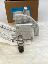 Load image into Gallery viewer, Cooper Crouse-Hinds LCC8 Cable Tray Conduit Clamp, 3&quot; (New)