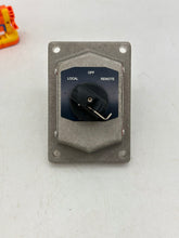 Load image into Gallery viewer, Eaton Crouse-Hinds DSD925-SA-LC-OF-RM Ex. Proof Front Op. Selector Switch (Used)