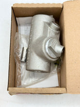 Load image into Gallery viewer, Eaton Crouse-Hinds EYD5-SA Female Hub Sealing Fitting, 1&quot; (New)