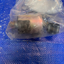 Load image into Gallery viewer, Parker 1301552 Hydraulic Valve (Open Box)