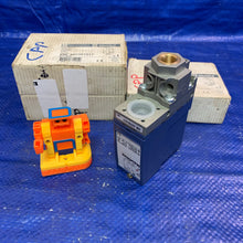 Load image into Gallery viewer, Telemacanique Square D XMLA070D1S11 Nautilus Pressure Switch *Lot of (3)* (New)