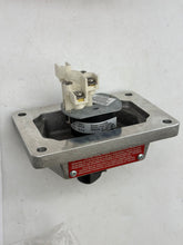 Load image into Gallery viewer, Eaton Crouse-Hinds DSD925-SA-HN-OF-AU Ex. Proof Front Op. Selector (New)